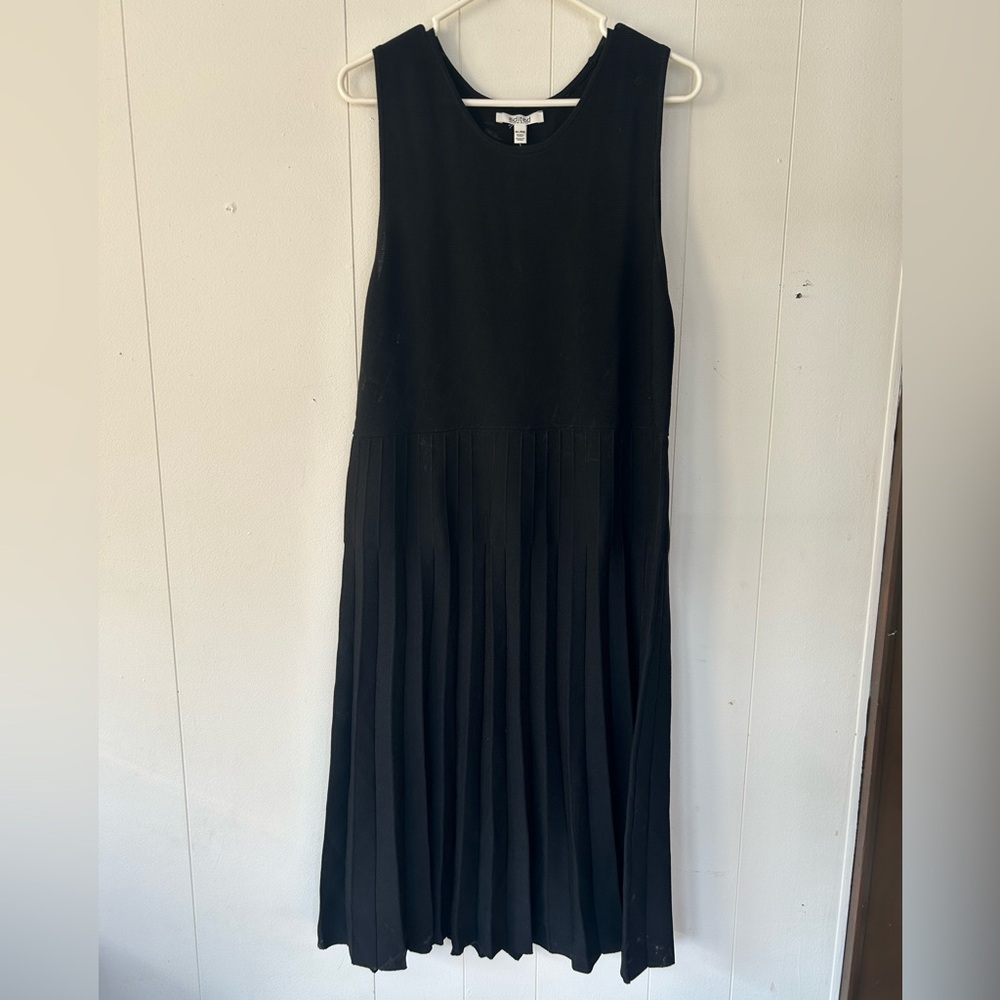 Edited by Remi Bader / Women’s Black Pleated Midi Dress size XL